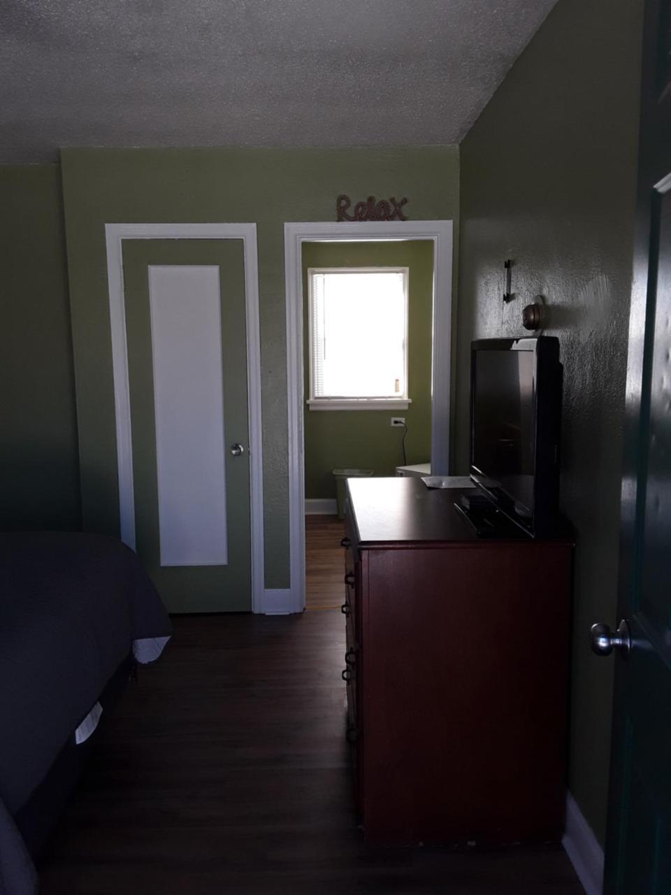 Eddy'S Motel Бьютт Экстерьер фото