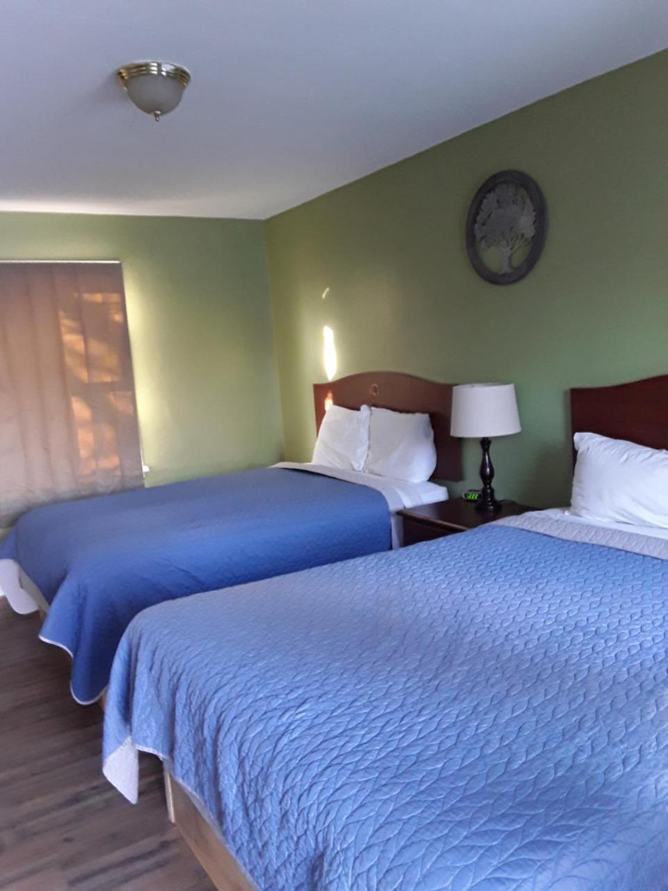 Eddy'S Motel Бьютт Экстерьер фото