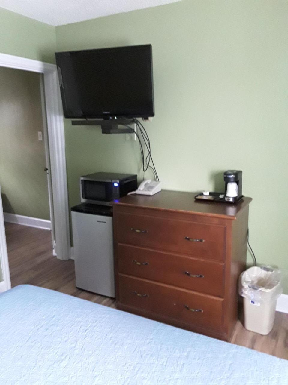 Eddy'S Motel Бьютт Экстерьер фото